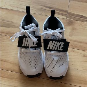 New without tags NIKE team hustle high tops
